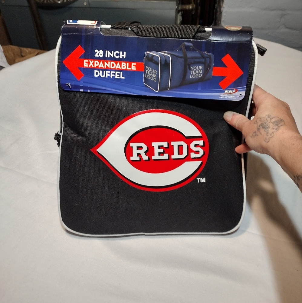 Official Cincinnati Reds Steal Baseball 28" Expandable Duffel Bag - Picture 4 of 12